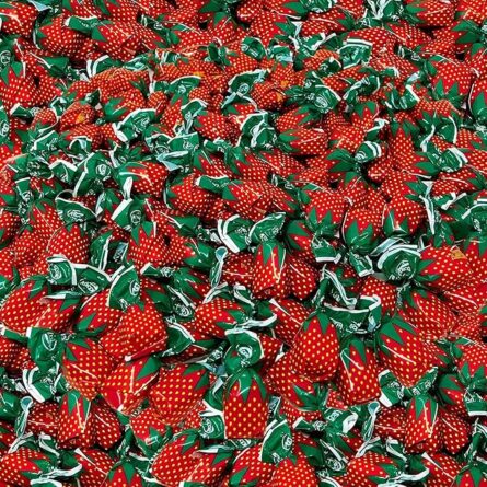 Juanola Strawberry-Flavored Candies 50g